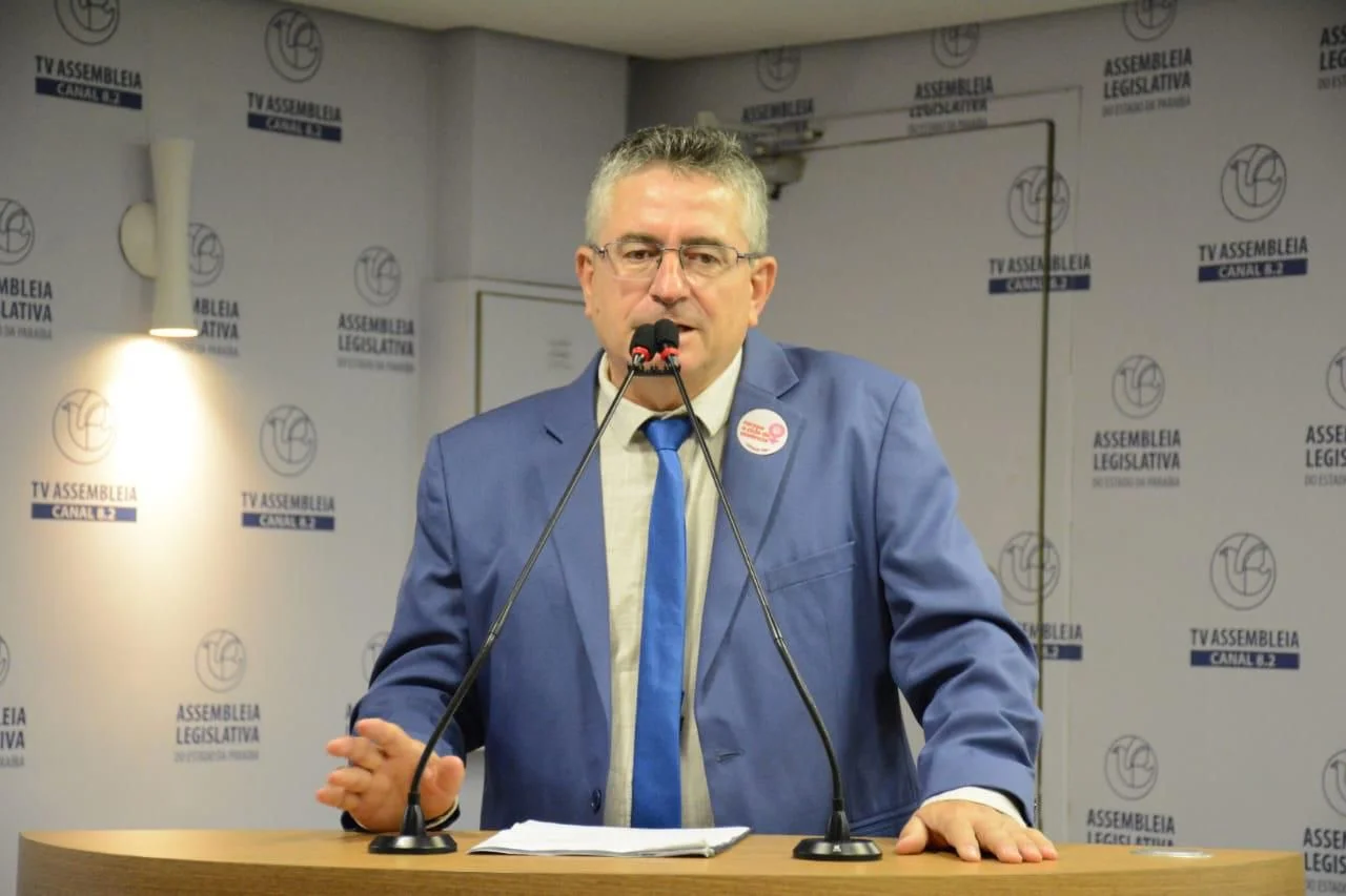 Lei de autoria do deputado Dr. Romualdo cria política pioneira de avaliação médica para alunos do Ensino Médio na Paraíba