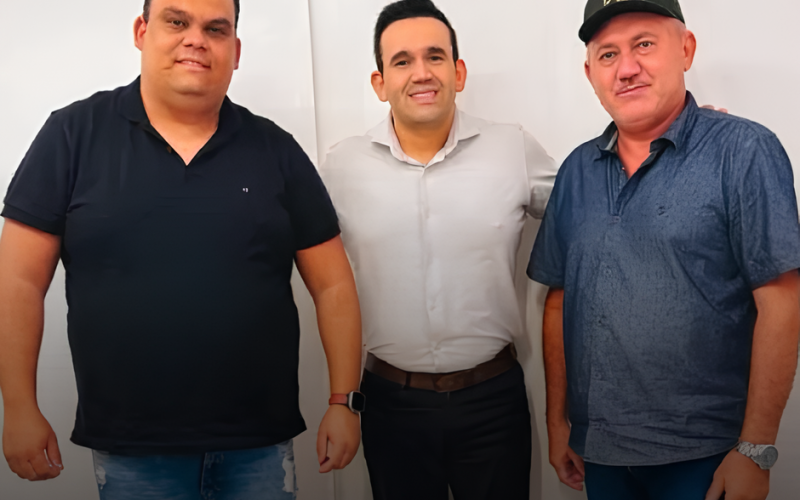 ALIANÇA DE PESO NO CARIRI: Antônio Vicente fecha com Dr. Jhonny e agita cenário político da Paraíba