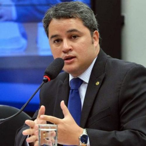 Senador Efraim Filho critica medidas judiciais contra Bolsonaro e fala em “dois pesos e duas medidas”