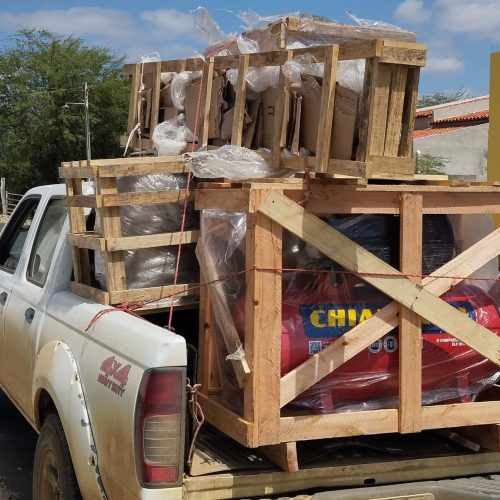 Capital do Mel: Cordeiros recebe máquina para produção de sachês graças a emenda de Dr. Romualdo