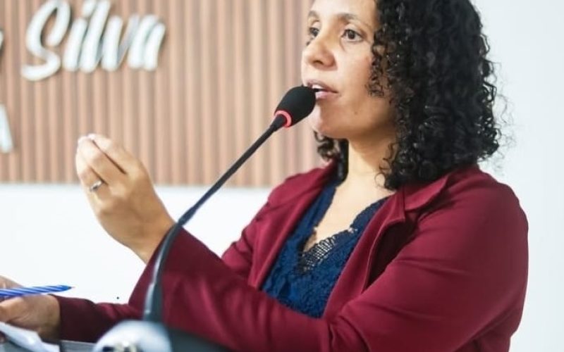 Vereadora Daguia de Naldo solicita criação de canal oficial de comunicação para unidades de saúde do município