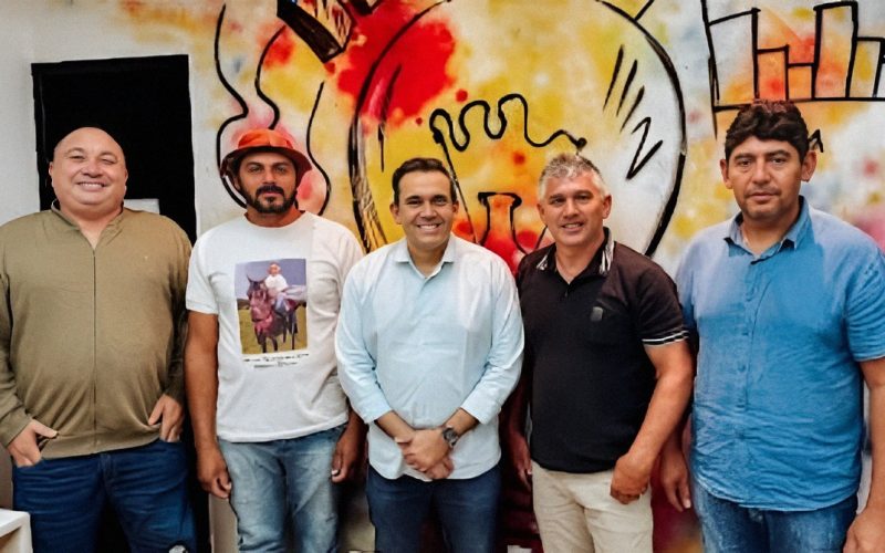 Dr. Jhony Bezerra recebe apoio de vereadores e lideranças de São Vicente do Seridó