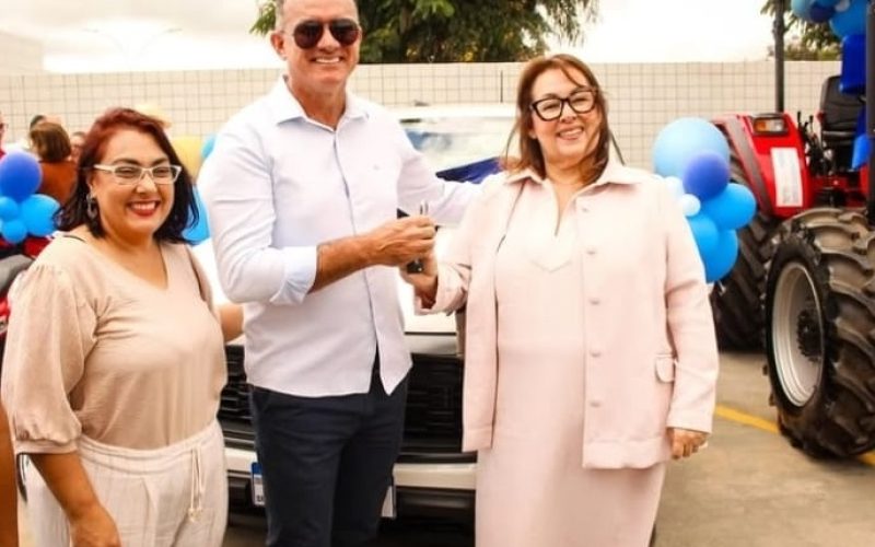 Deputado Sargento Neto entrega veículo para reforçar estrutura da educação em Puxinanã